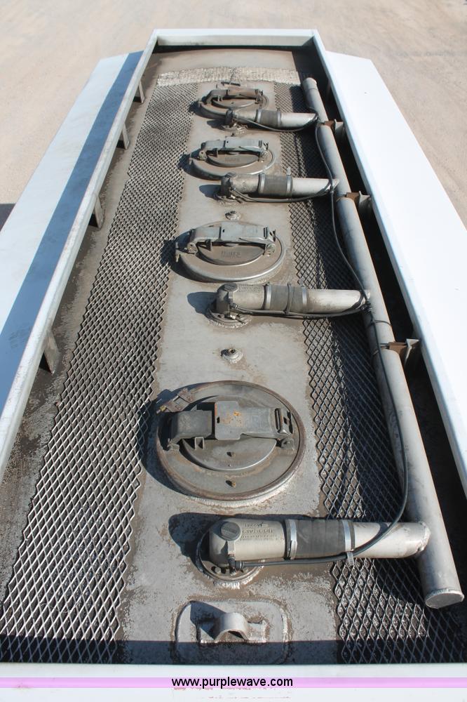 image for item H5540 2007 International DuraStar 4400 fuel truck