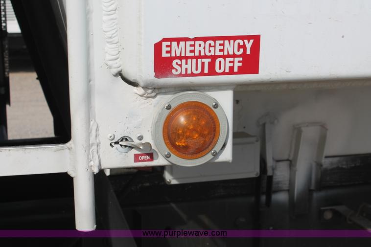 image for item H5540 2007 International DuraStar 4400 fuel truck