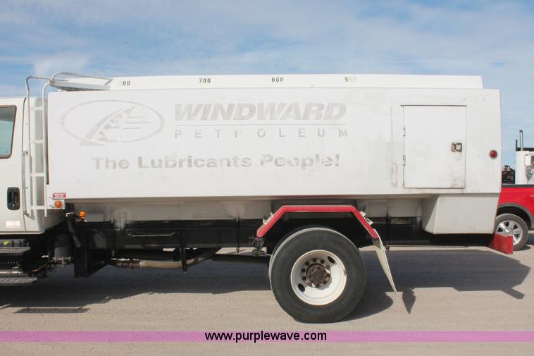 image for item H5540 2007 International DuraStar 4400 fuel truck