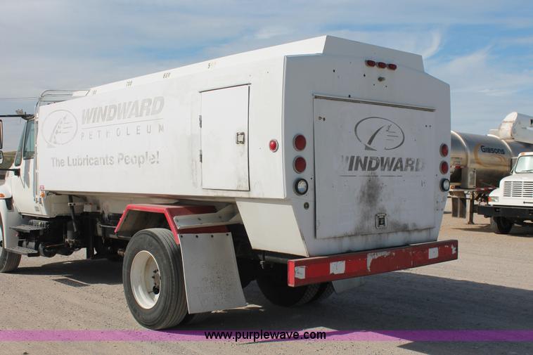 image for item H5540 2007 International DuraStar 4400 fuel truck
