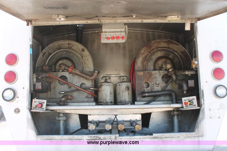 image for item H5540 2007 International DuraStar 4400 fuel truck