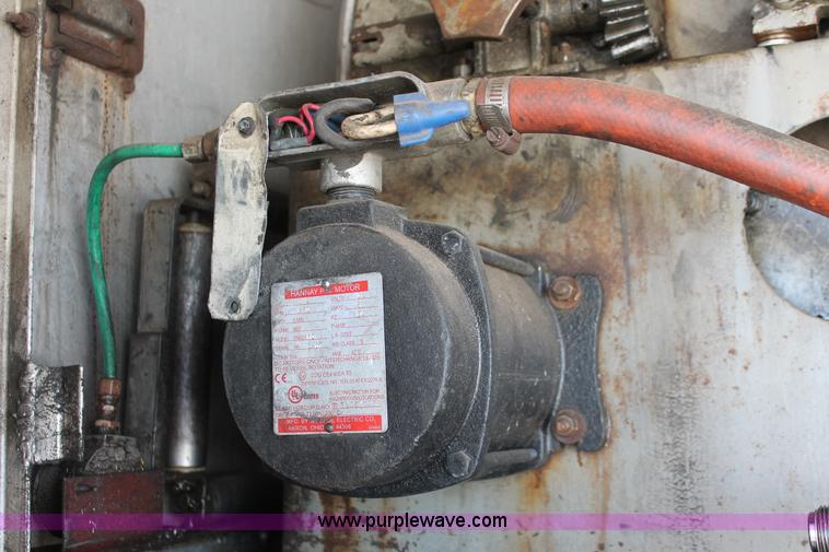 image for item H5540 2007 International DuraStar 4400 fuel truck