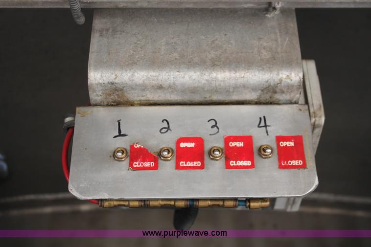 image for item H5540 2007 International DuraStar 4400 fuel truck