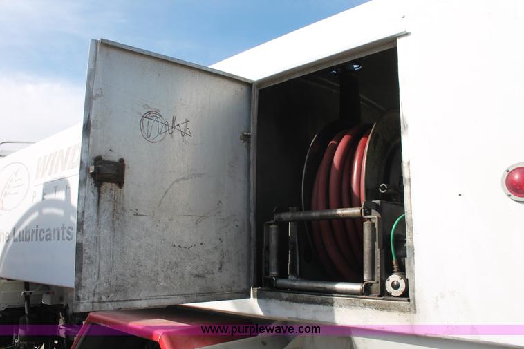 image for item H5540 2007 International DuraStar 4400 fuel truck