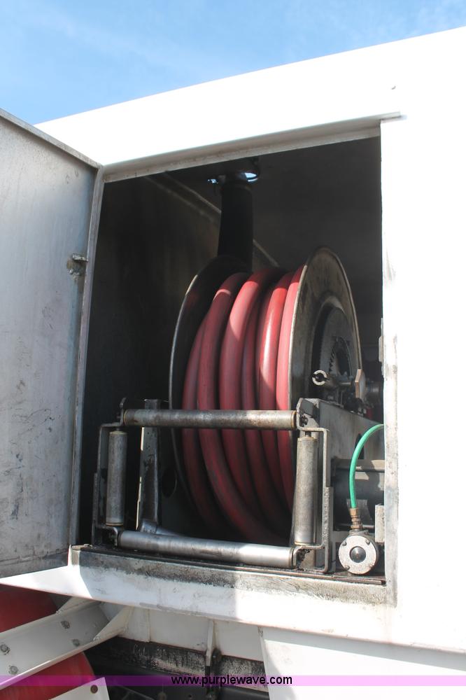 image for item H5540 2007 International DuraStar 4400 fuel truck