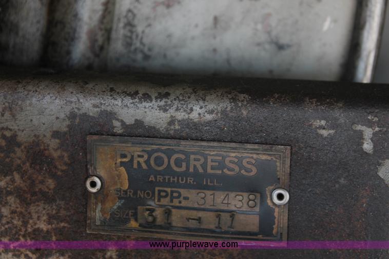 image for item H5540 2007 International DuraStar 4400 fuel truck