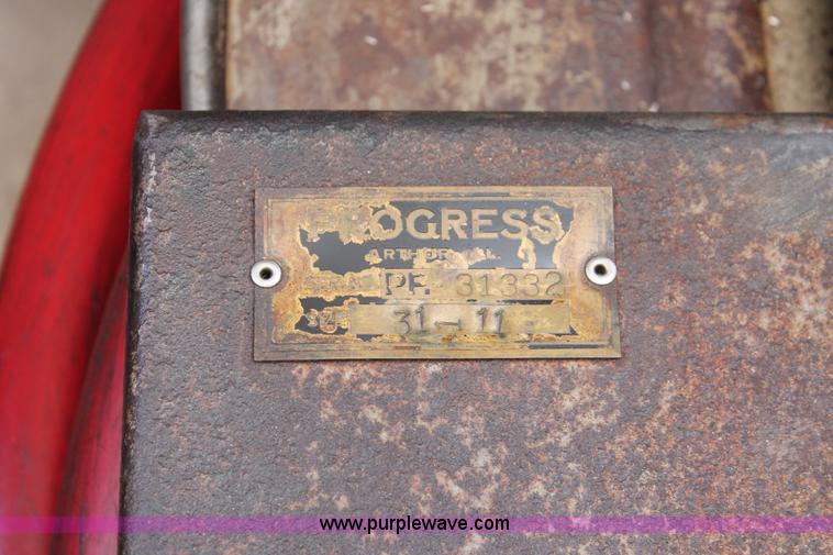 image for item H5540 2007 International DuraStar 4400 fuel truck