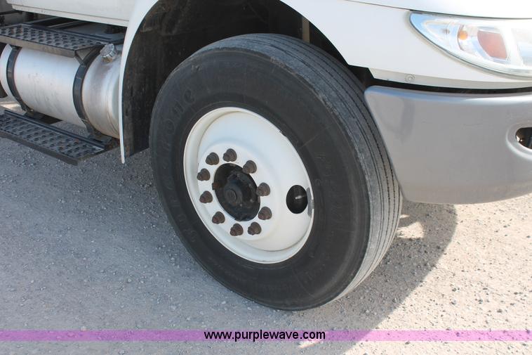 image for item H5540 2007 International DuraStar 4400 fuel truck