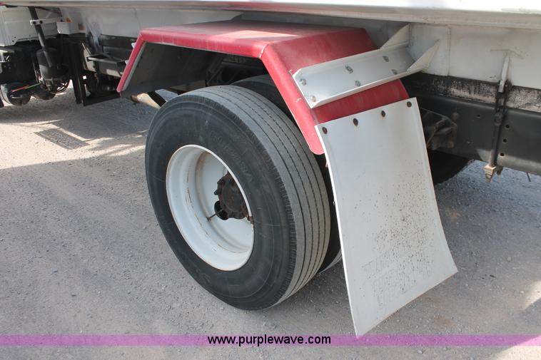 image for item H5540 2007 International DuraStar 4400 fuel truck