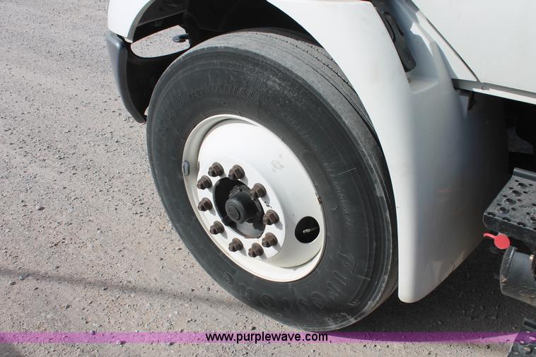 image for item H5540 2007 International DuraStar 4400 fuel truck