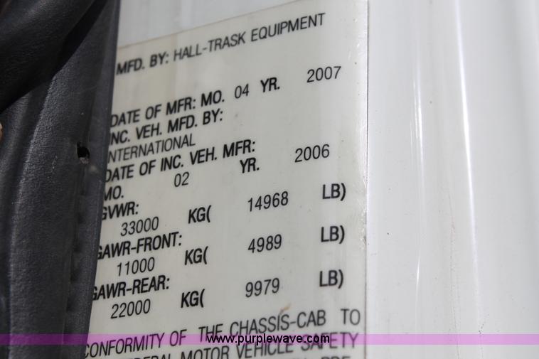 image for item H5540 2007 International DuraStar 4400 fuel truck