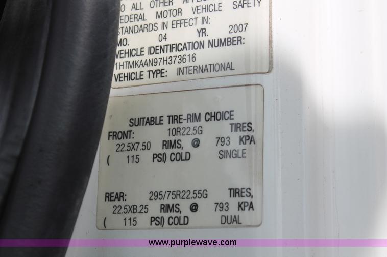 image for item H5540 2007 International DuraStar 4400 fuel truck