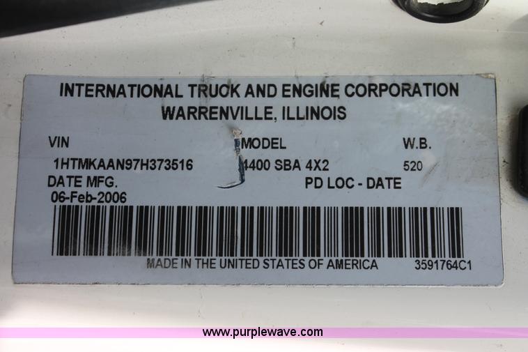 image for item H5540 2007 International DuraStar 4400 fuel truck