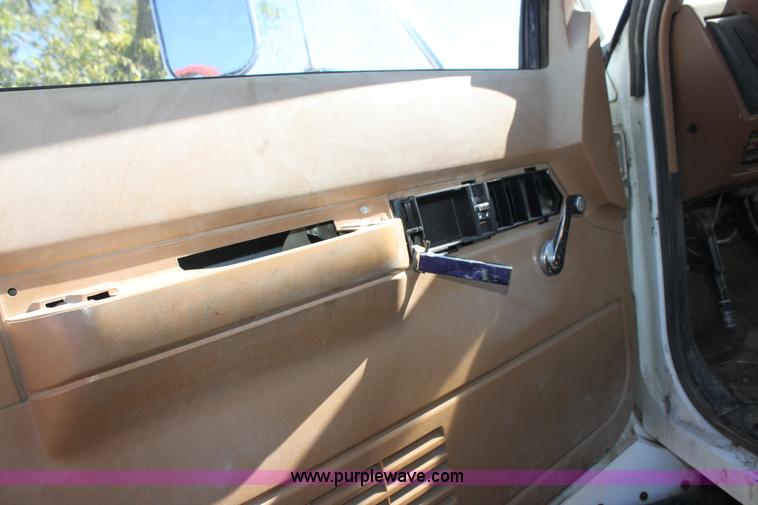 image for item H8814 1991 Chevrolet Kodiak C6500 utility bucket truck