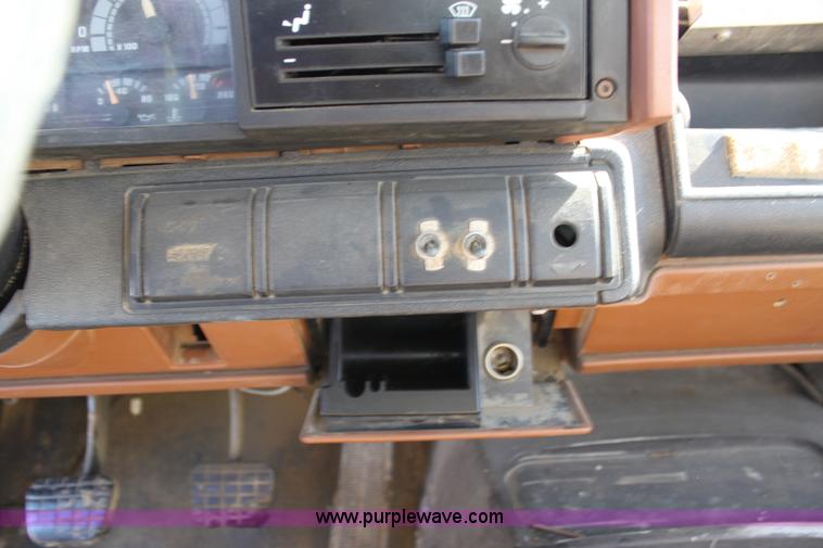image for item H8814 1991 Chevrolet Kodiak C6500 utility bucket truck