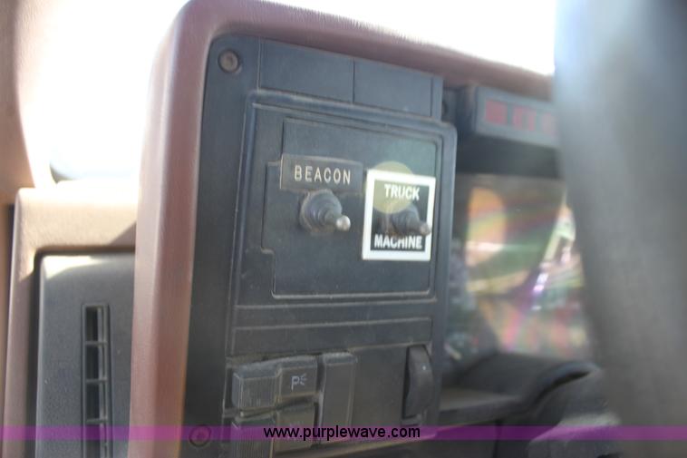 image for item H8814 1991 Chevrolet Kodiak C6500 utility bucket truck