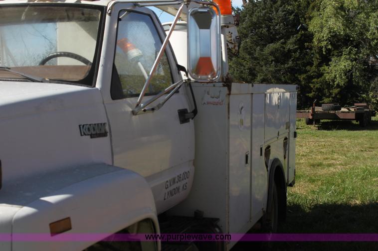 image for item H8814 1991 Chevrolet Kodiak C6500 utility bucket truck