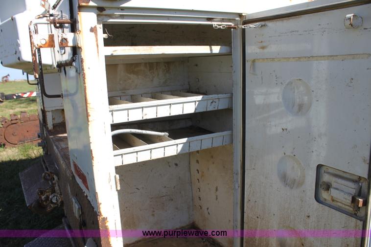 image for item H8814 1991 Chevrolet Kodiak C6500 utility bucket truck