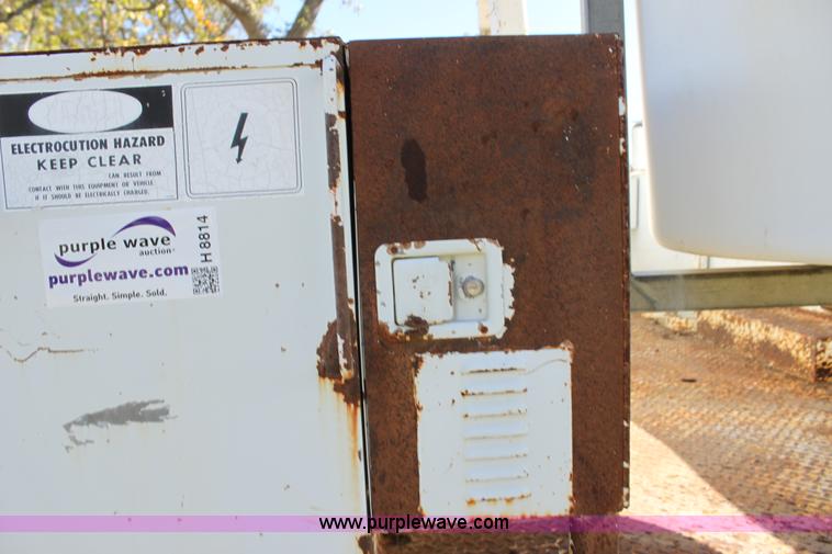 image for item H8814 1991 Chevrolet Kodiak C6500 utility bucket truck