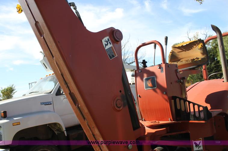 image for item H8815 2006 Ditch Witch ZRT65 trencher