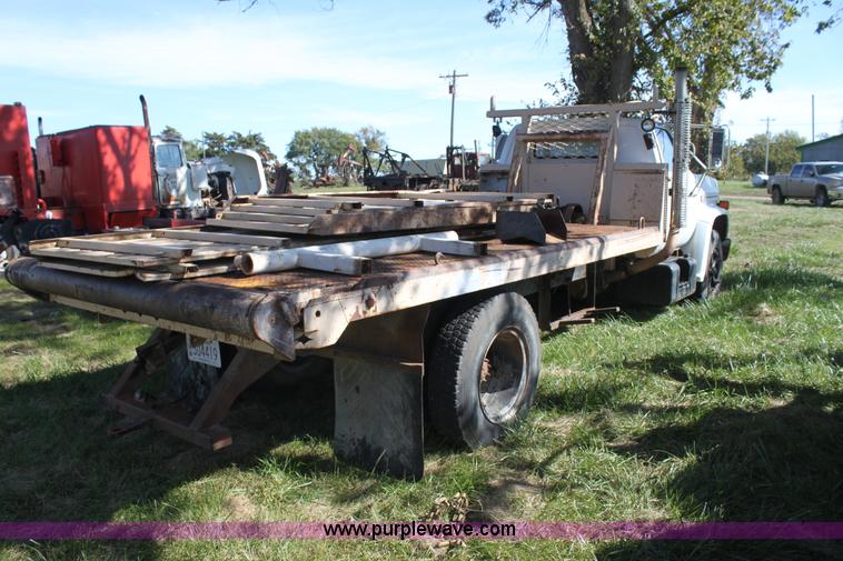 image for item H8816 1985 GMC TopKick 7000 winch truck