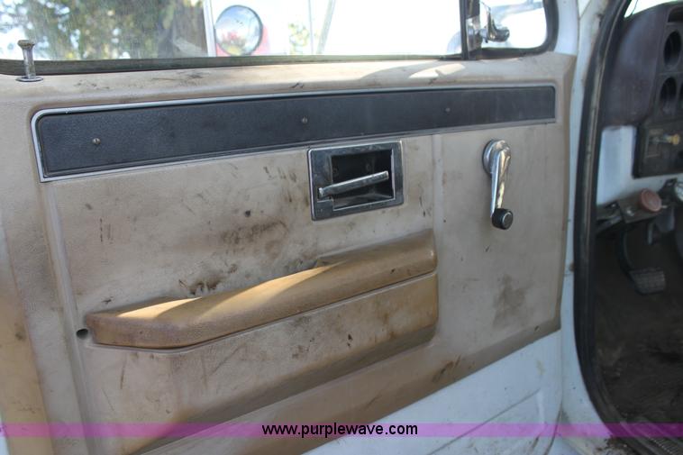 image for item H8816 1985 GMC TopKick 7000 winch truck