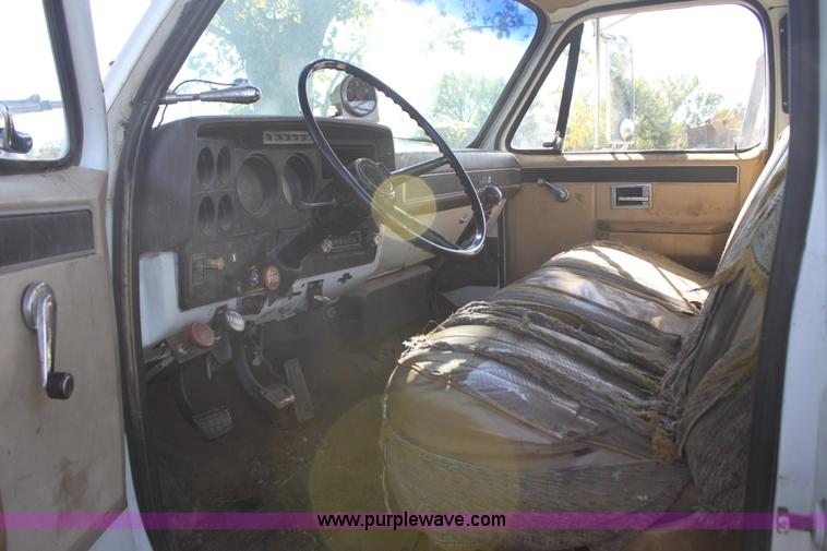 image for item H8816 1985 GMC TopKick 7000 winch truck