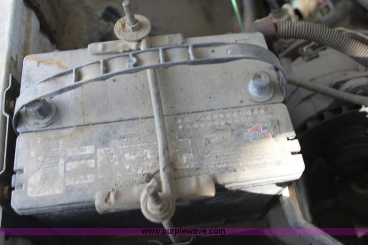 image for item H8816 1985 GMC TopKick 7000 winch truck