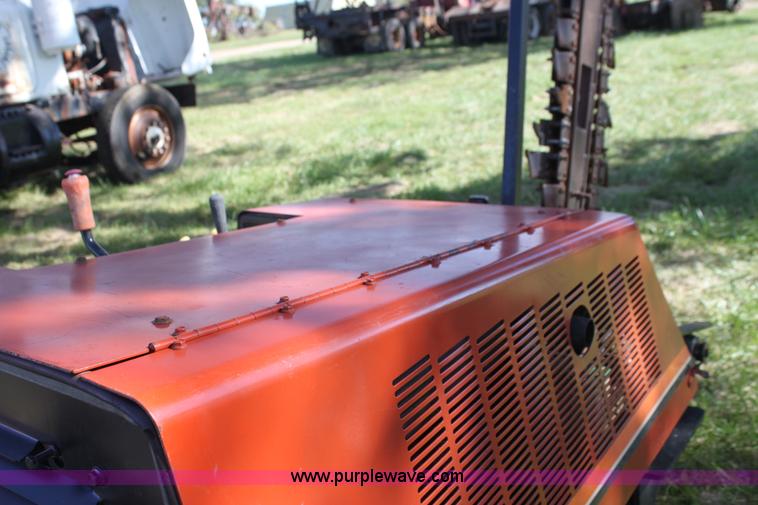 image for item H8817 1997 Ditch Witch 410SX vibratory plow