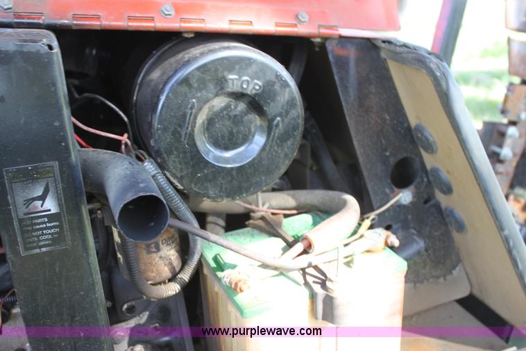 image for item H8817 1997 Ditch Witch 410SX vibratory plow