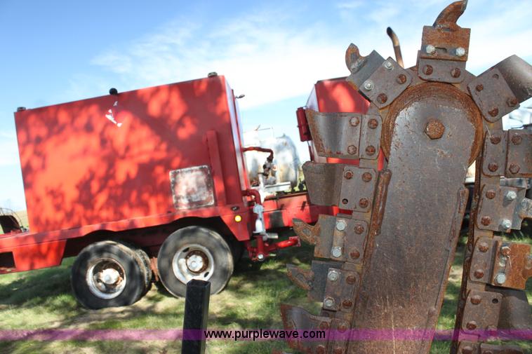 image for item H8817 1997 Ditch Witch 410SX vibratory plow