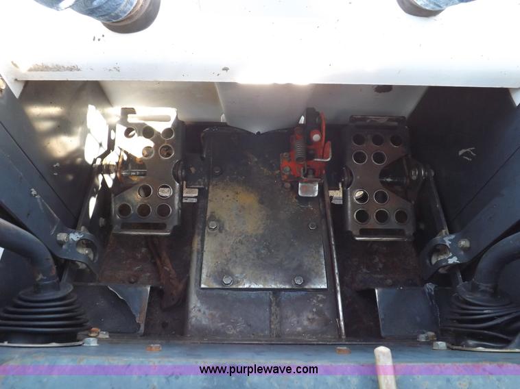 image for item H9035 1998 Bobcat 863 skid steer