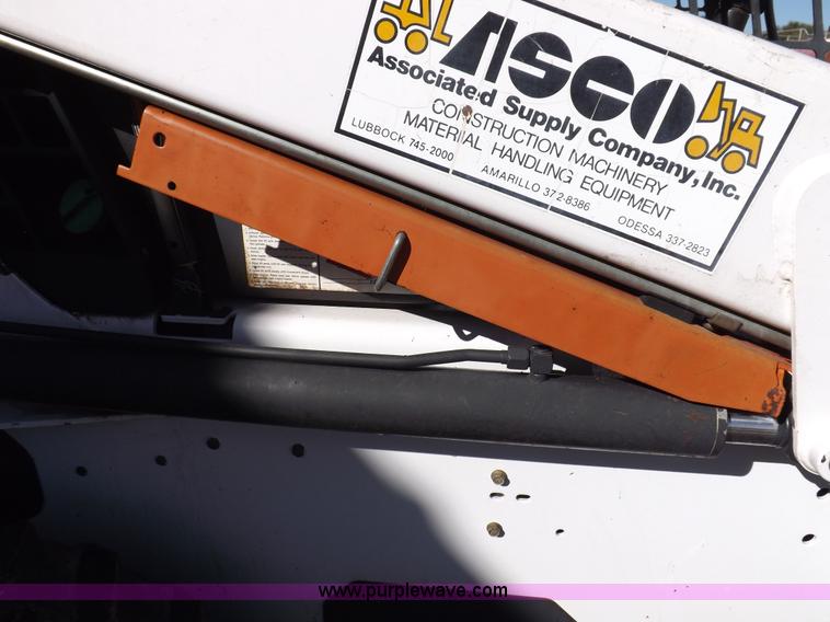 image for item H9035 1998 Bobcat 863 skid steer