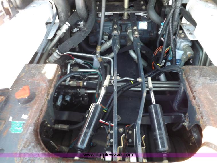 image for item H9035 1998 Bobcat 863 skid steer