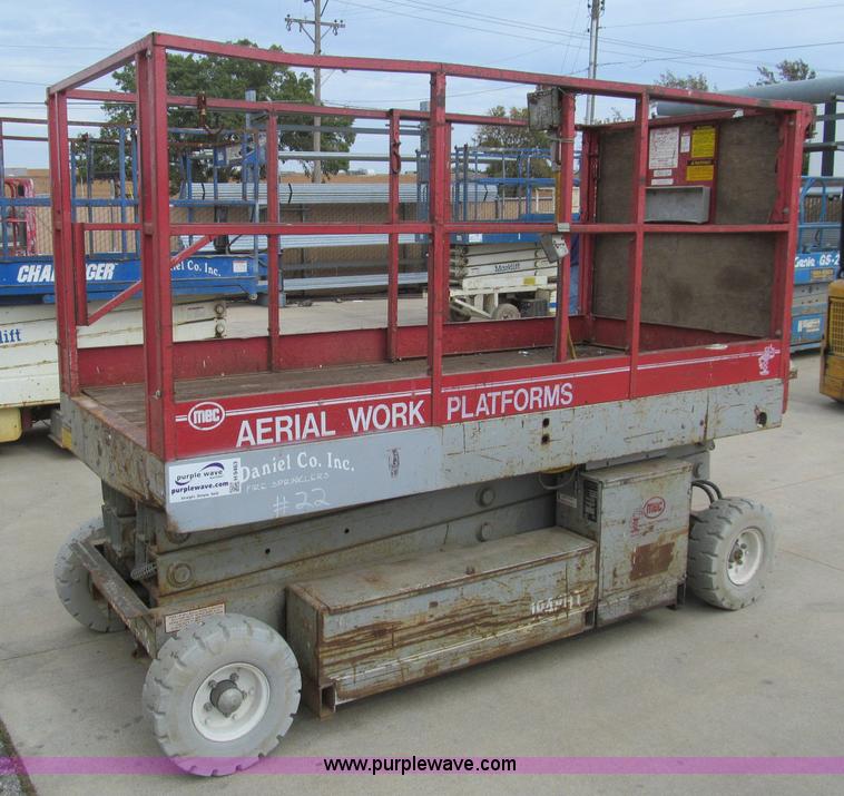 image for item H9463 Mec 1948 HT electric scissor lift