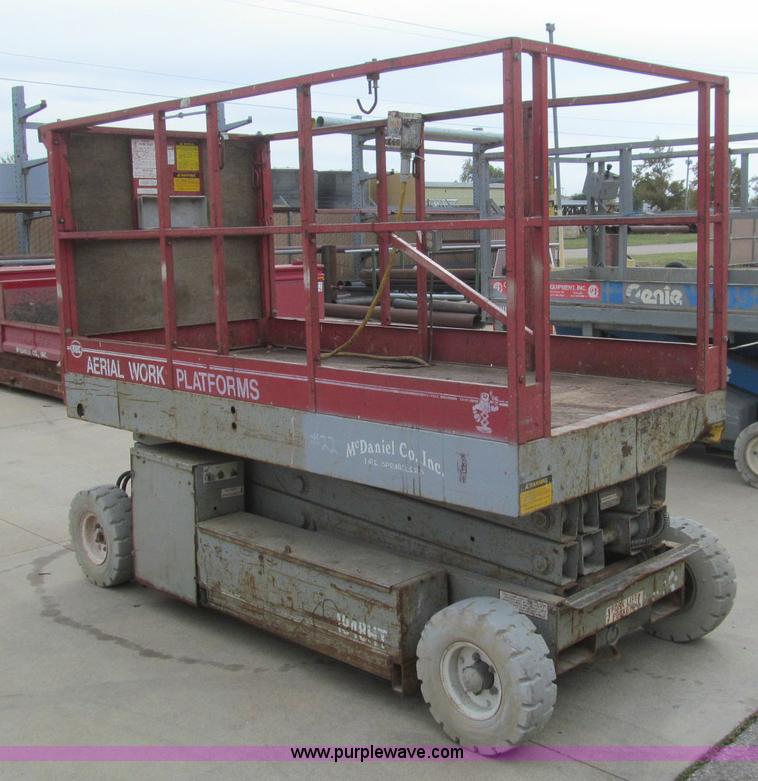 image for item H9463 Mec 1948 HT electric scissor lift
