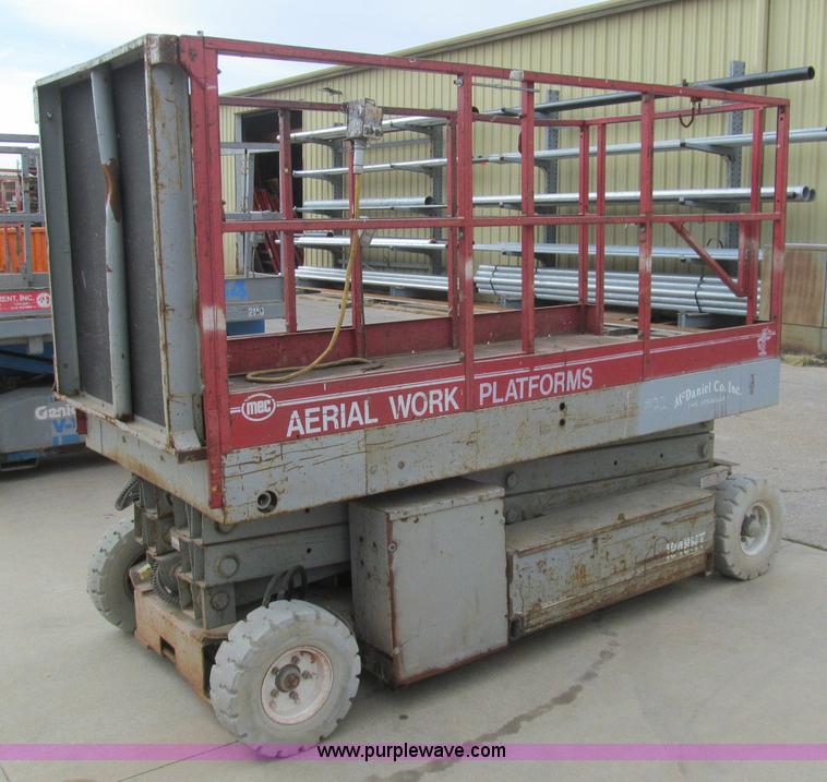 image for item H9463 Mec 1948 HT electric scissor lift