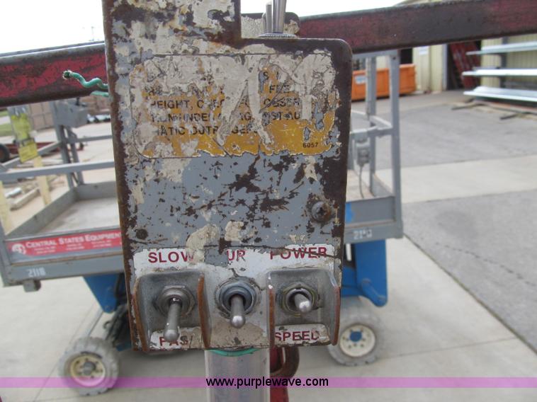 image for item H9463 Mec 1948 HT electric scissor lift