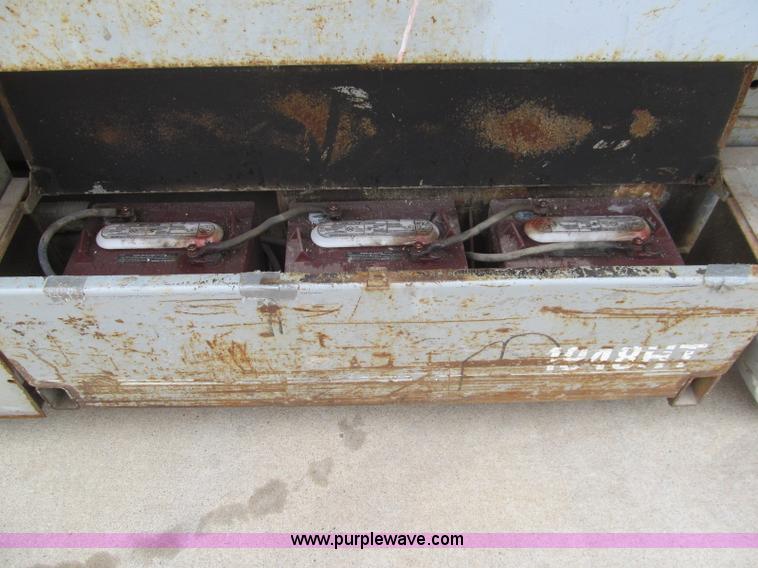 image for item H9463 Mec 1948 HT electric scissor lift