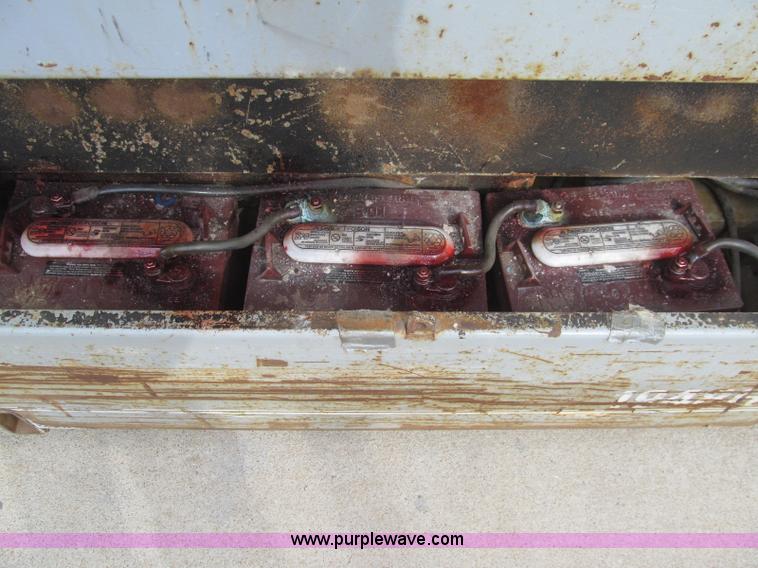 image for item H9463 Mec 1948 HT electric scissor lift