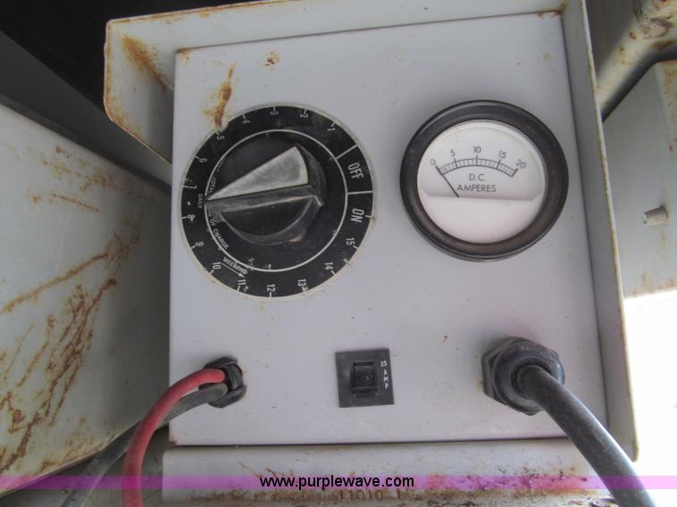 image for item H9463 Mec 1948 HT electric scissor lift