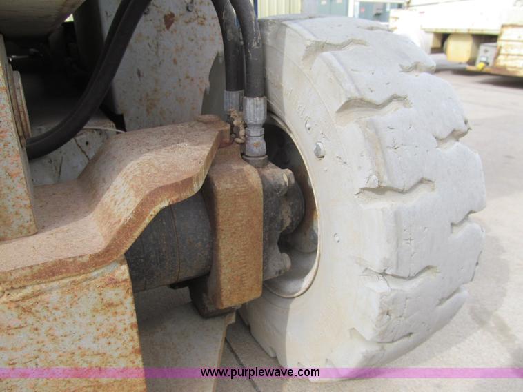 image for item H9463 Mec 1948 HT electric scissor lift