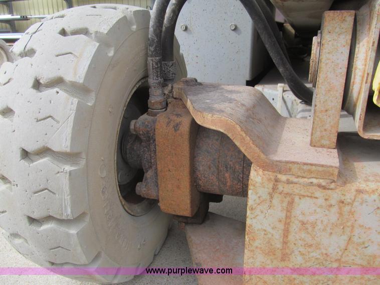 image for item H9463 Mec 1948 HT electric scissor lift