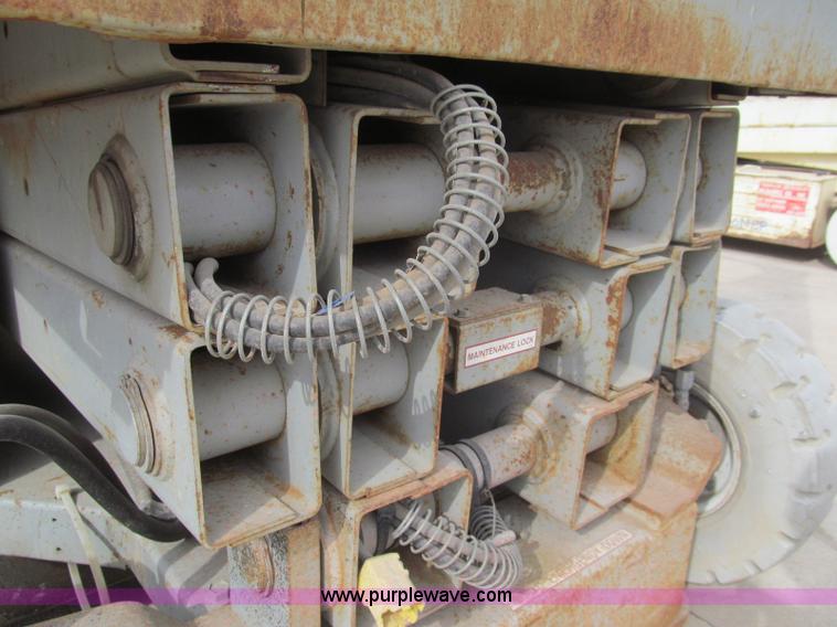 image for item H9463 Mec 1948 HT electric scissor lift