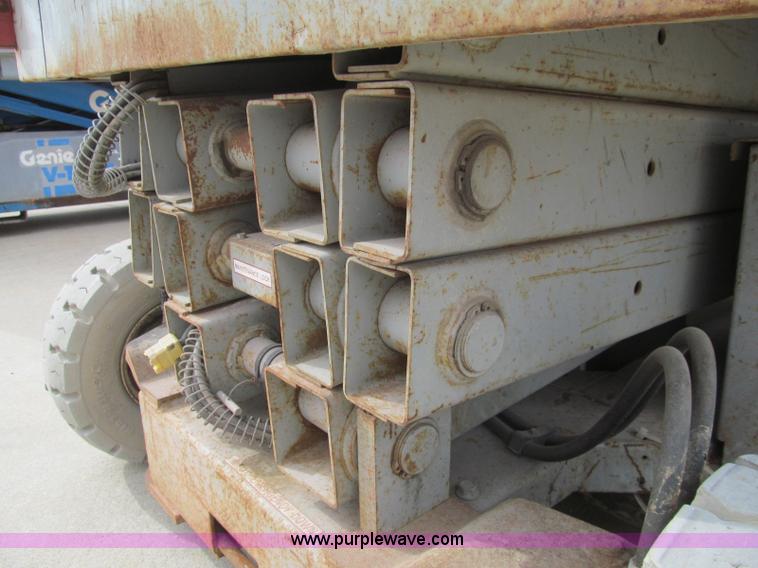 image for item H9463 Mec 1948 HT electric scissor lift