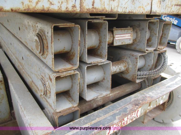 image for item H9463 Mec 1948 HT electric scissor lift