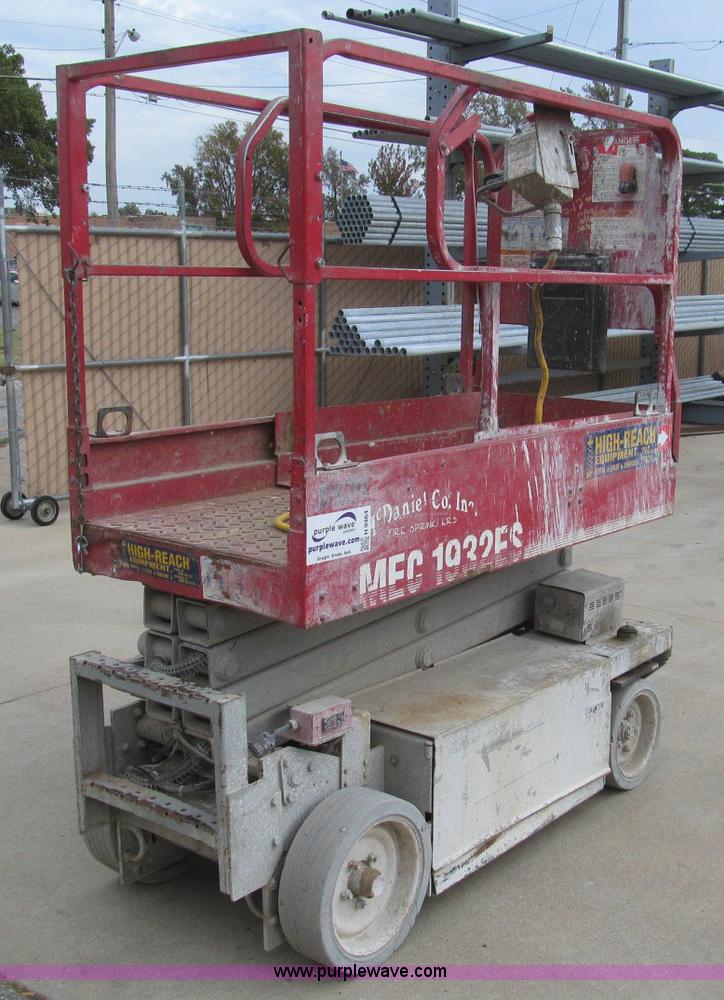 image for item H9464 Mec 1932ES electric scissor lift