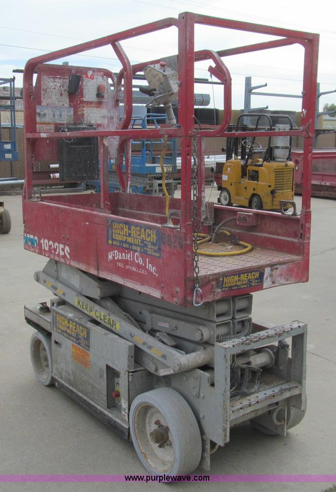image for item H9464 Mec 1932ES electric scissor lift