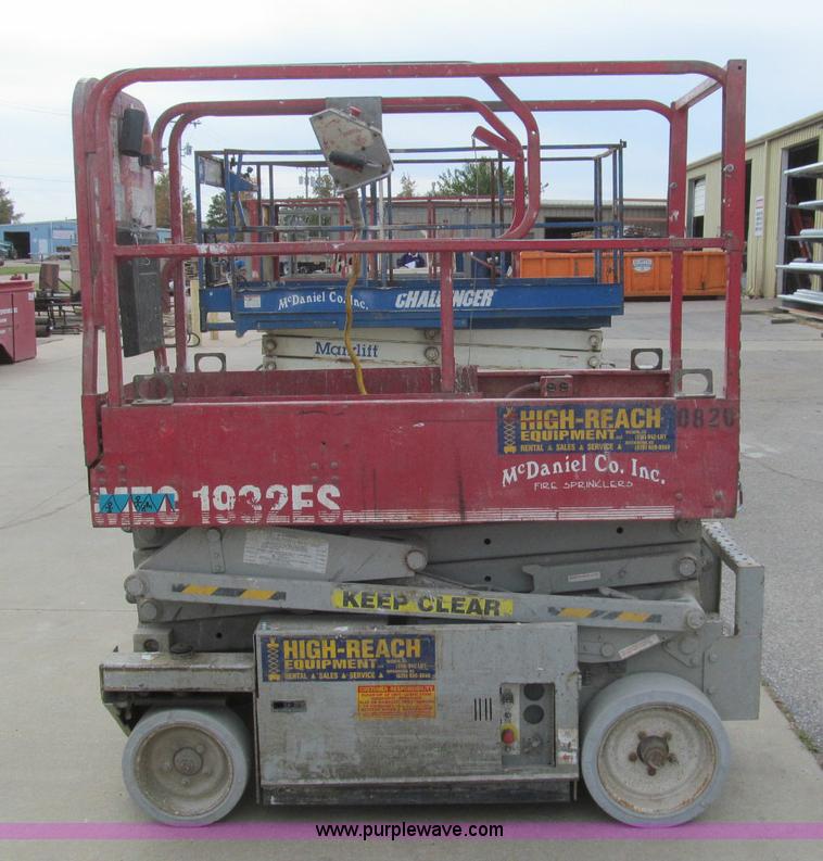image for item H9464 Mec 1932ES electric scissor lift