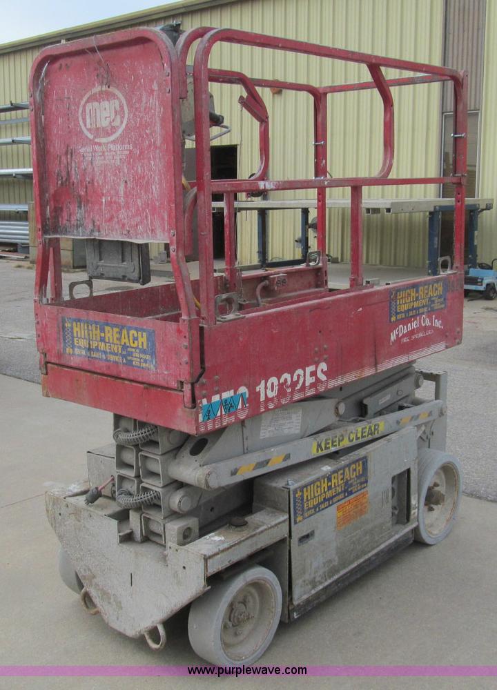 image for item H9464 Mec 1932ES electric scissor lift